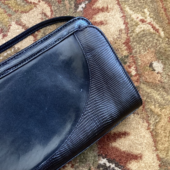 VINTAGE/GENUINE BRAHMÍN LEATHER BLACK HAND BAG. - Picture 2 of 11